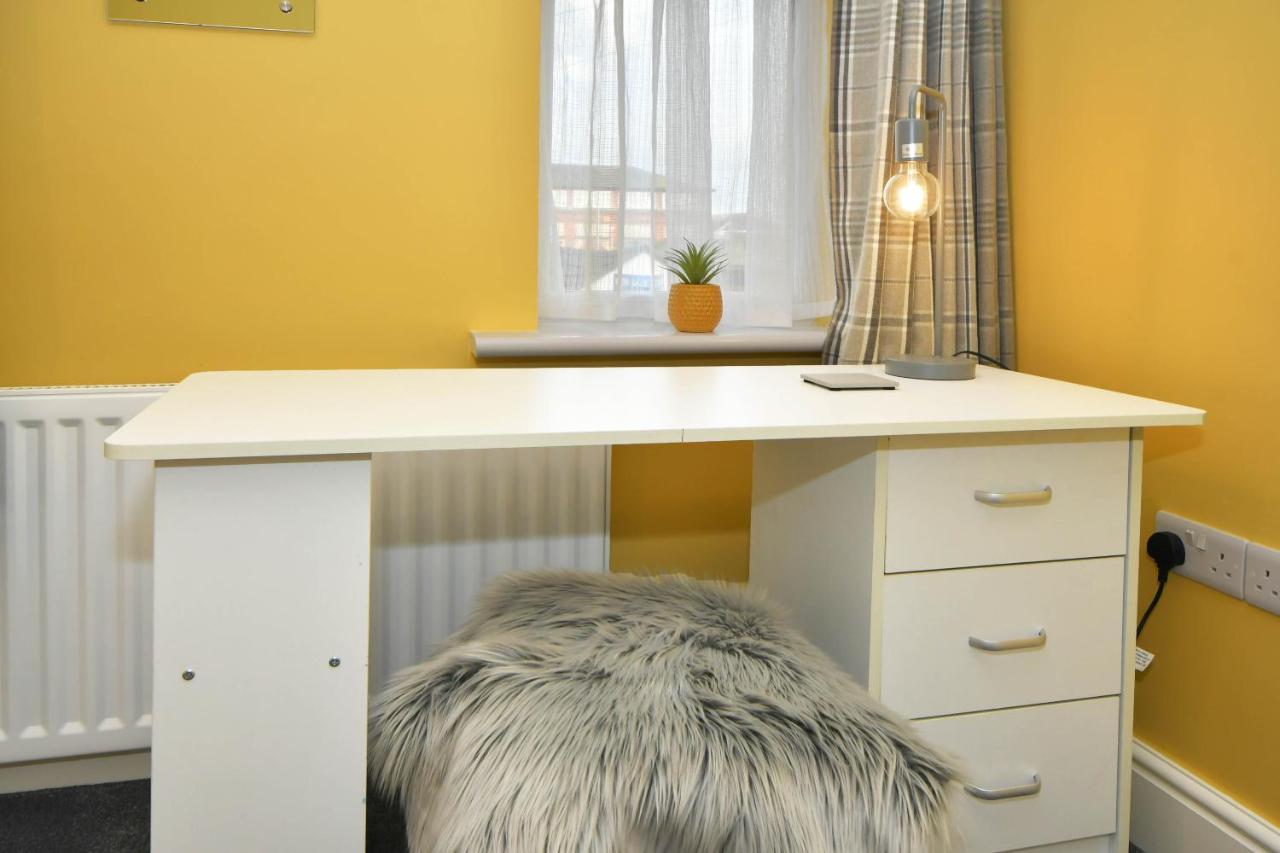 Find A Spacious And Stylish Escape In The City Centre At Sturgess House, Perfect For Longer Stays! Stoke-on-Trent 外观 照片