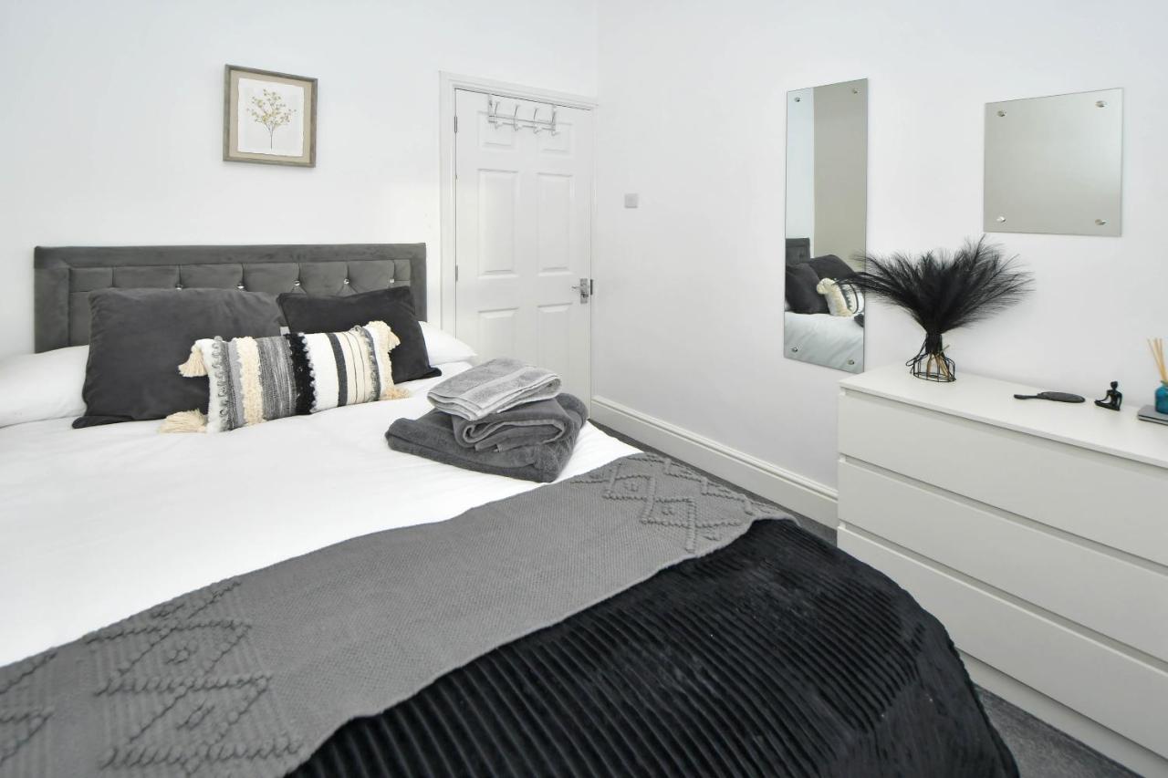 Find A Spacious And Stylish Escape In The City Centre At Sturgess House, Perfect For Longer Stays! Stoke-on-Trent 外观 照片