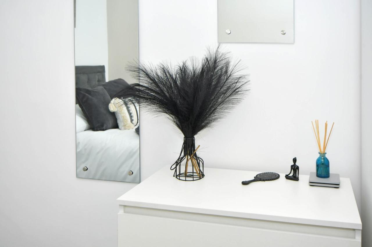 Find A Spacious And Stylish Escape In The City Centre At Sturgess House, Perfect For Longer Stays! Stoke-on-Trent 外观 照片