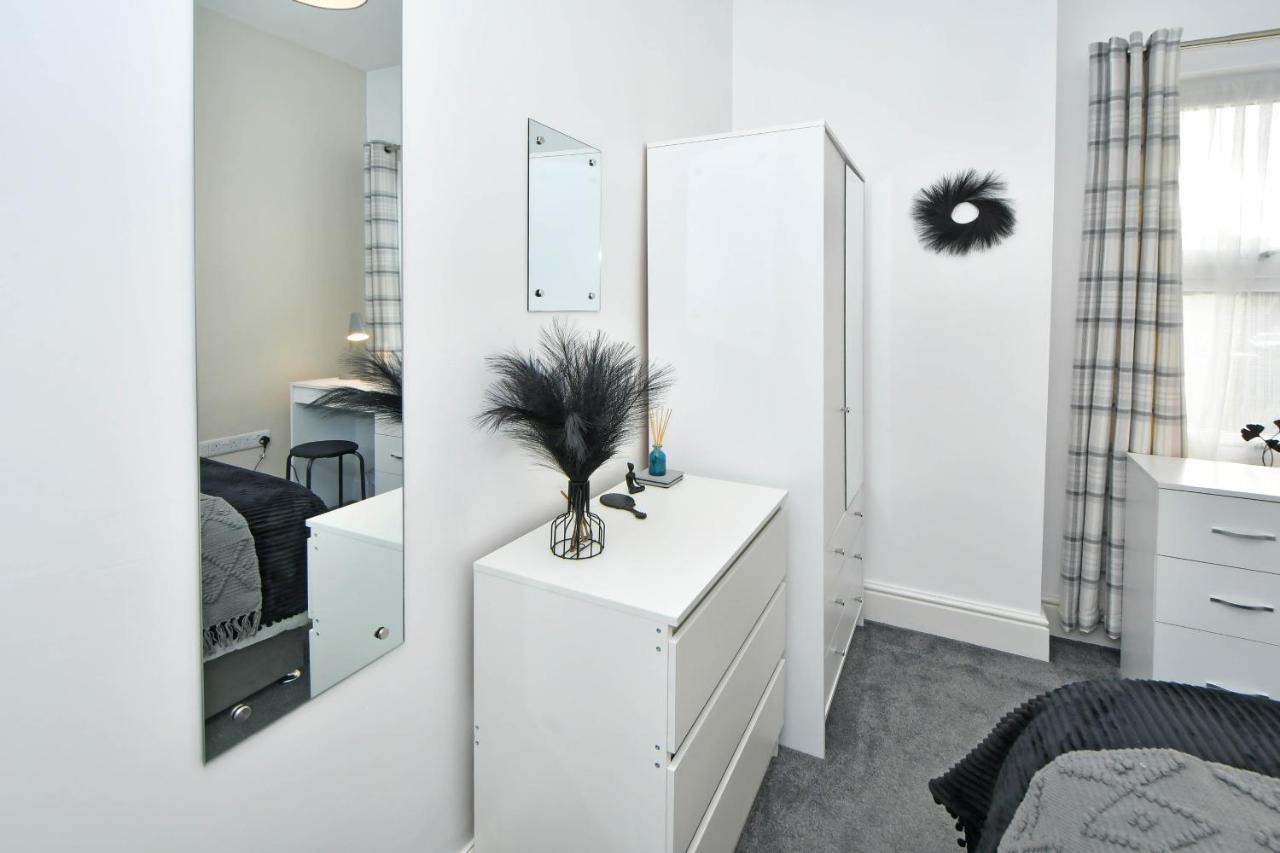 Find A Spacious And Stylish Escape In The City Centre At Sturgess House, Perfect For Longer Stays! Stoke-on-Trent 外观 照片