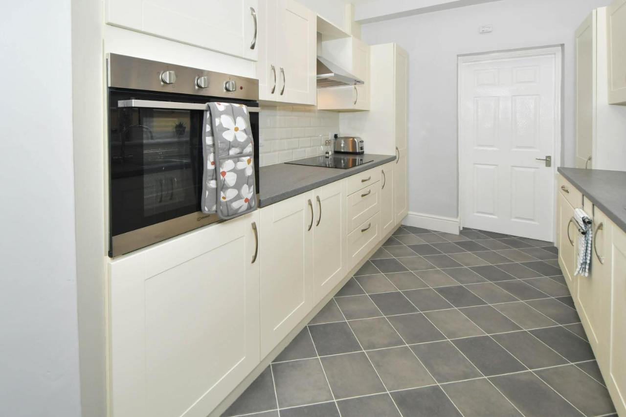 Find A Spacious And Stylish Escape In The City Centre At Sturgess House, Perfect For Longer Stays! Stoke-on-Trent 外观 照片