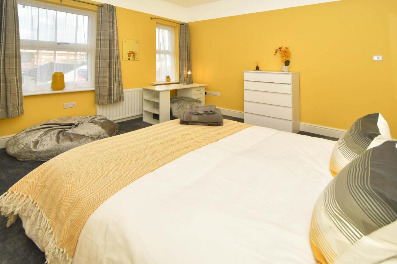 Find A Spacious And Stylish Escape In The City Centre At Sturgess House, Perfect For Longer Stays! Stoke-on-Trent 外观 照片